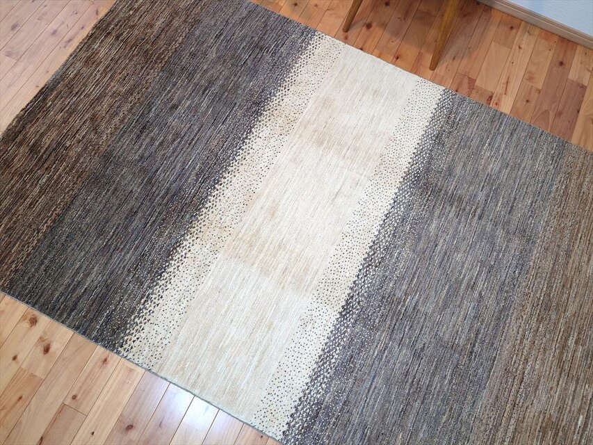 夏は涼しく冬は暖かい 天然無染手織りラグ 肌ざわり最高 ラグ