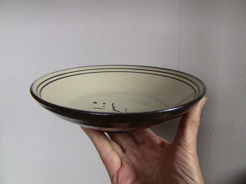 野花中皿（リムなし） | iichi 日々の暮らしを心地よくする