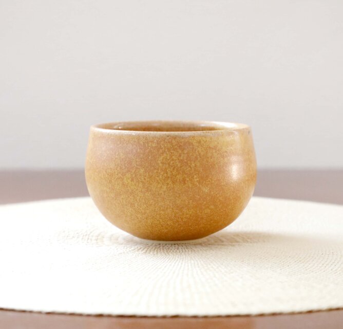 山吹色のお湯のみ