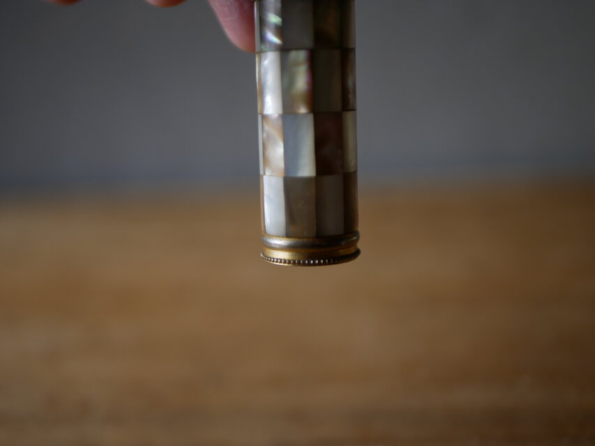 エレガントな香水ボトル シェルのアトマイザー エレガントな香水ボトル マザーオブパール