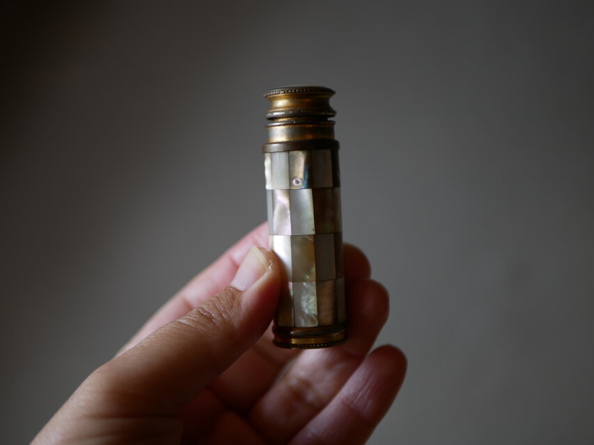 エレガントな香水ボトル シェルのアトマイザー エレガントな香水ボトル マザーオブパール