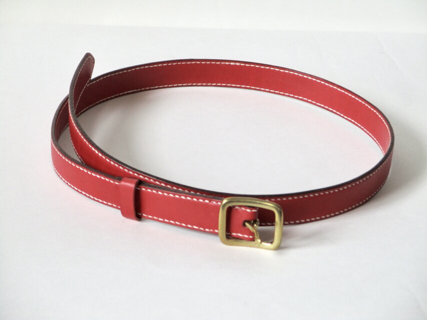 手縫いの表裏牛革ベルト（赤）