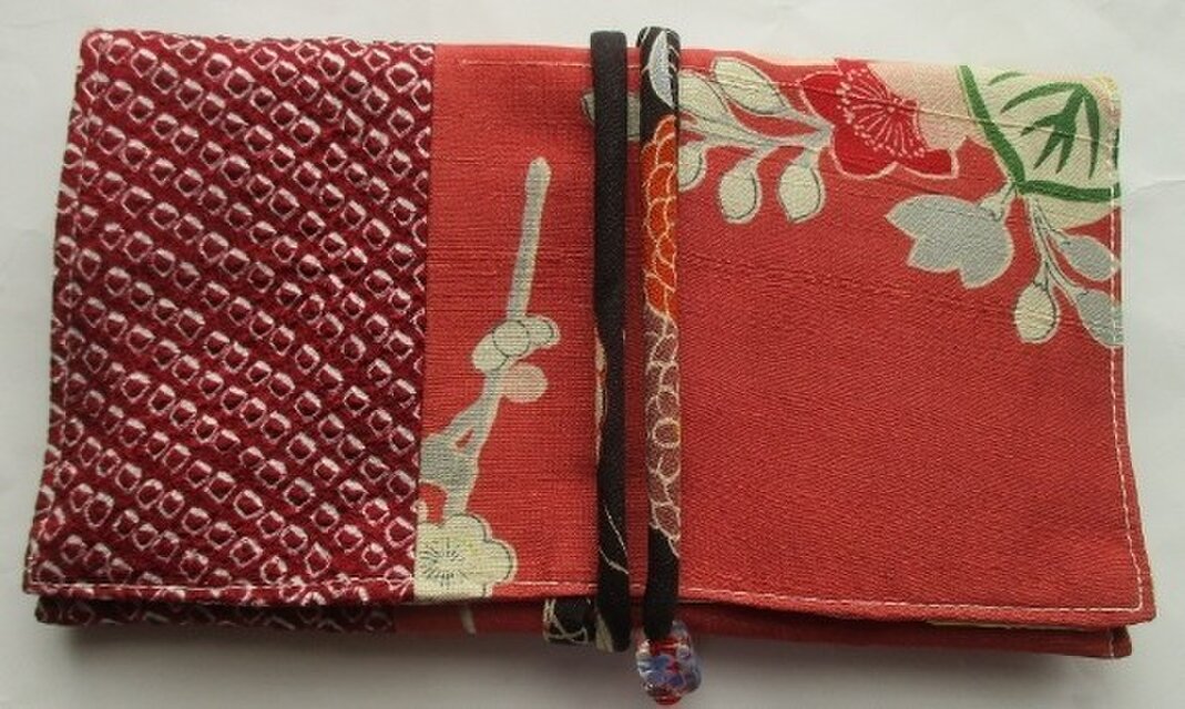 ８４９５　絞りと花柄の着物で作った和風財布・ポーチ