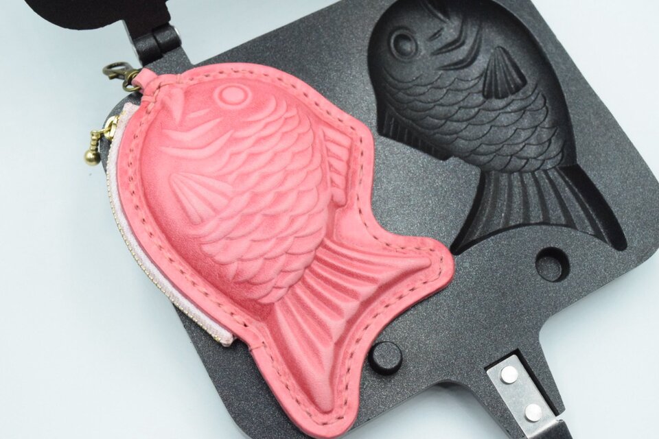 タイ焼き小銭入れ／『だるまジャッキ』油圧製法