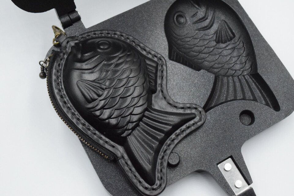 タイ焼き小銭入れ／『だるまジャッキ』油圧製法