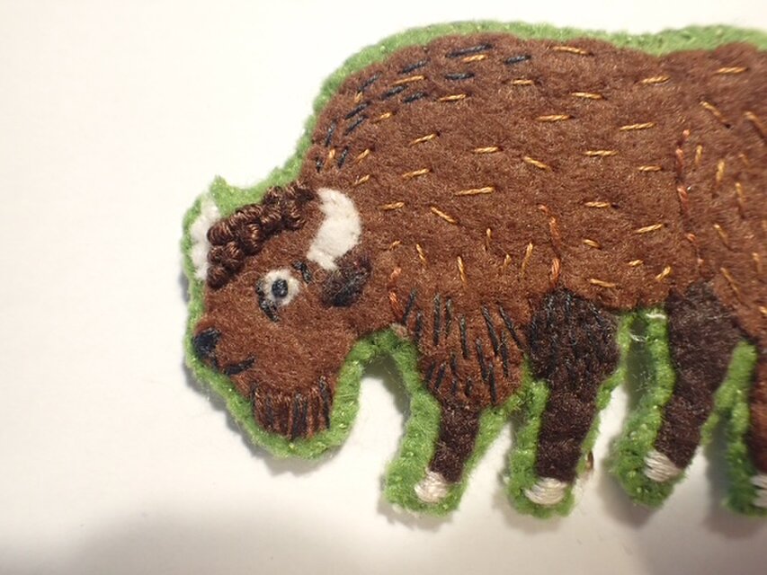 アメリカバイソン　ブローチ
