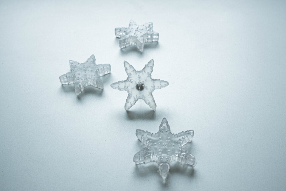 雪、ついてるよ　no.22 雪の結晶　ピンブローチ