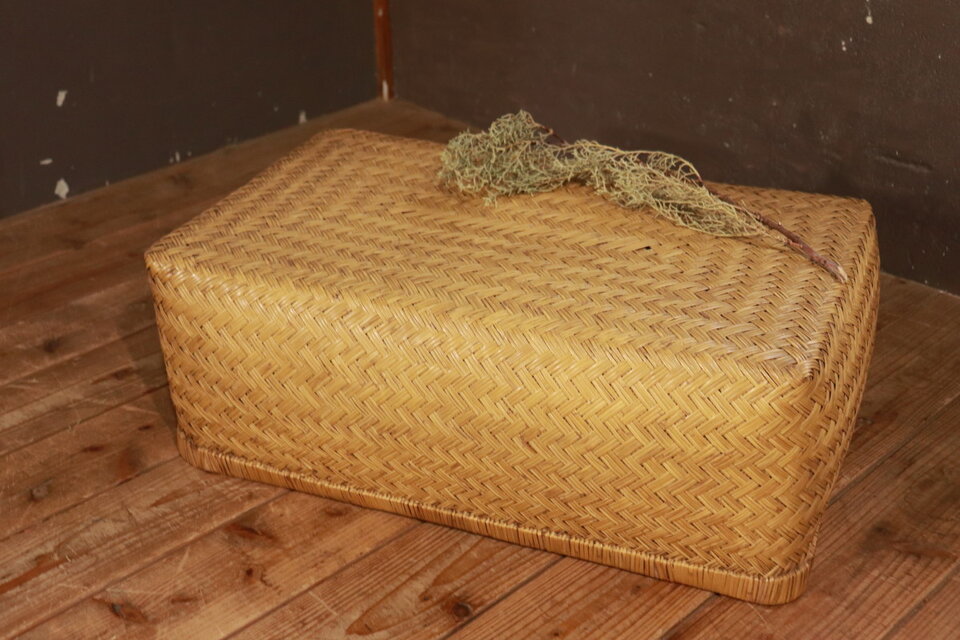 №101　大きな行李　収納籠　編籠　古道具　アンティーク