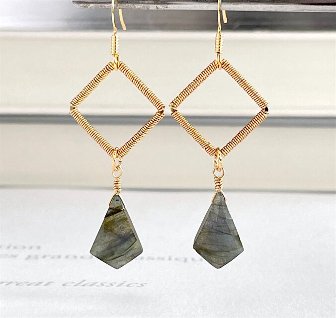 ラブラドライト ダイヤ型 揺れるピアス イヤリングに変更可能　1点のみ