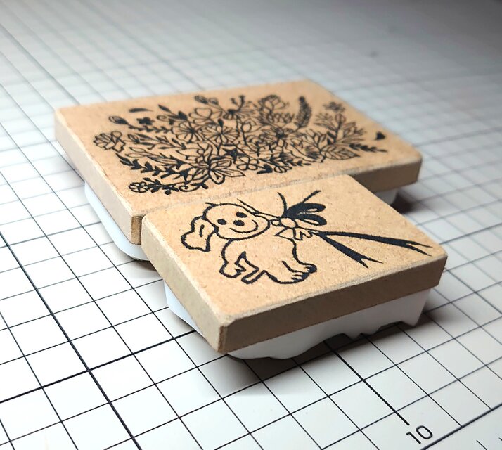 消しゴムはんこ「ゴールデンレトリバー・花束」2個 | iichi 日々の