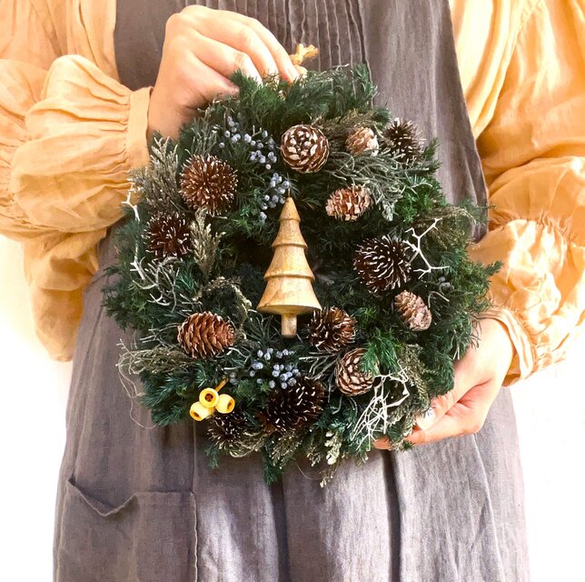 木製オーナメント付き】 ノグルミと森の木の実のリース | iichi