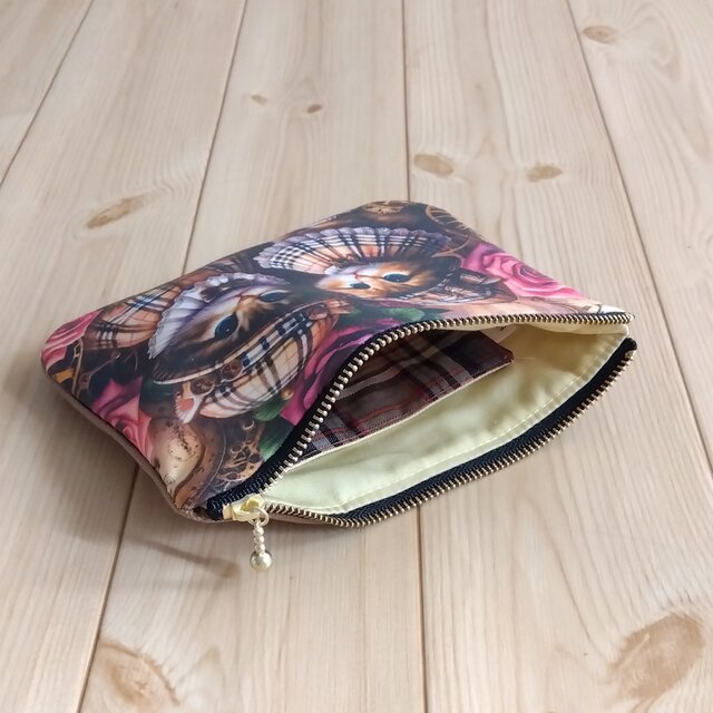 タータンチェックの猫パネル生地 16cmフラットポーチ ポケット付き