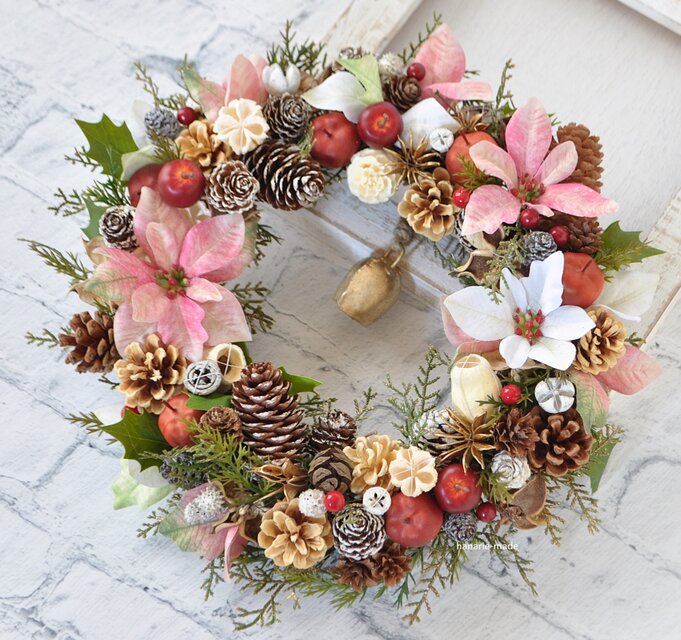 商品名【六花】ゆきこ❤️ポインセチアとローズのクリスマスリース ミニポインセチアと木の実 ウィンターリース：クリスマスリース りんご