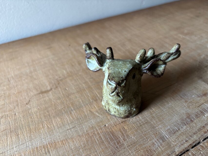 鹿のオブジェ 眼鏡置き | iichi 日々の暮らしを心地よくする
