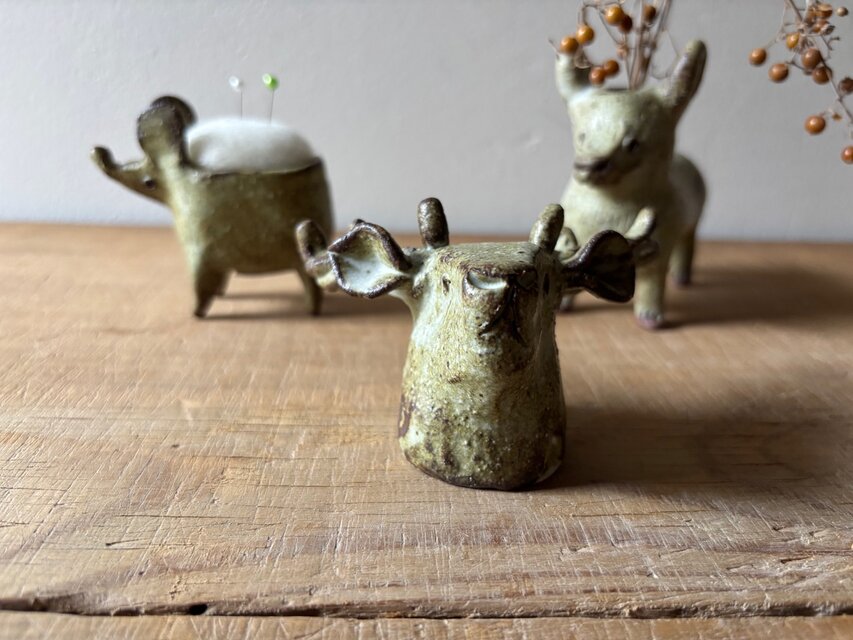 鹿のオブジェ 眼鏡置き | iichi 日々の暮らしを心地よくする