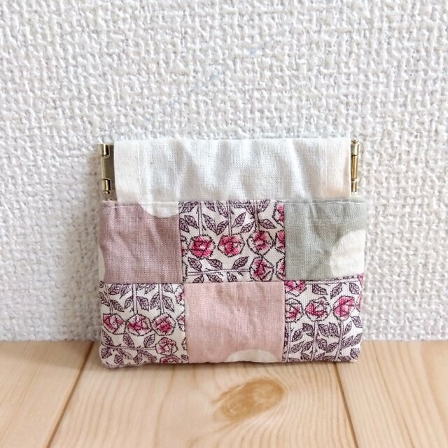 【訳あり】リバティとドット　パッチワークのバネ口ポーチ　8cm口金　スリーピングローズ　434
