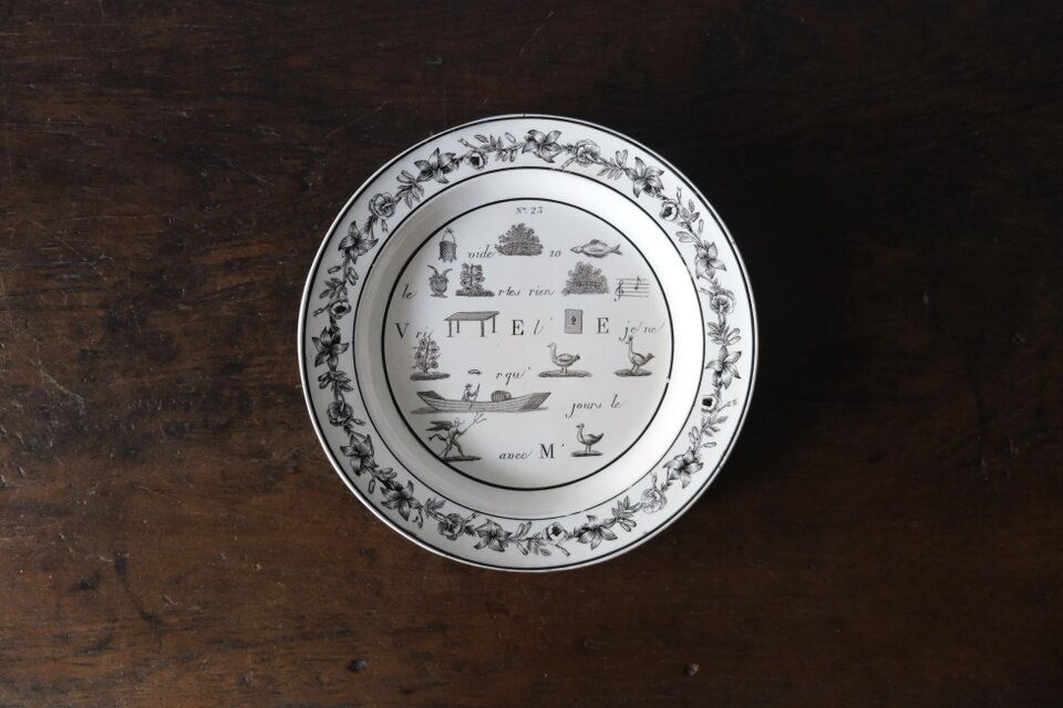 Montereau モントロー なぞなぞ グリザイユ皿 平皿 φ21.5cm フランス アンティーク 0502404