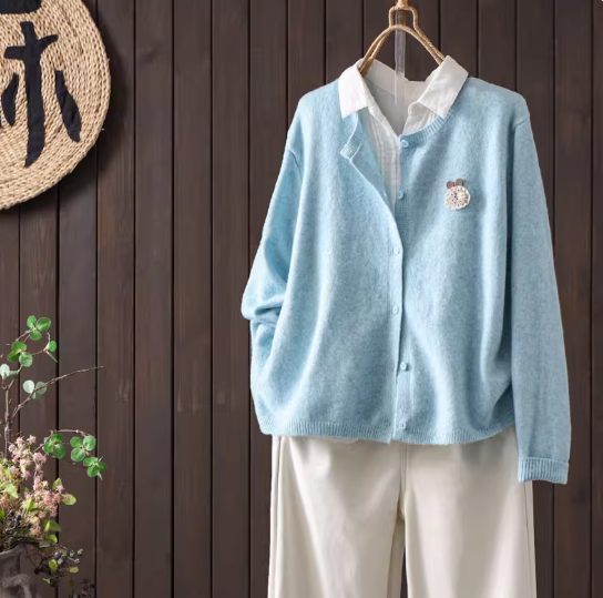 【受注】綿.オーバーサイズ 刺繍入りニットカーディガン シングルボタン ショート丈 保温 アウター