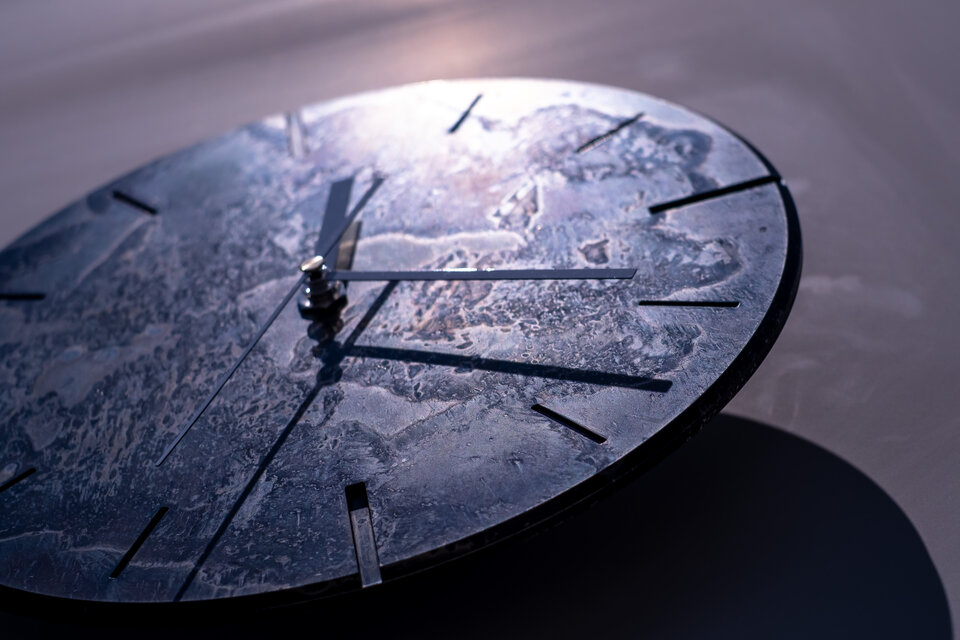 ひかりを楽しむ掛け時計〈夜空〉26cm｜おおきなアート時計｜新築祝いに