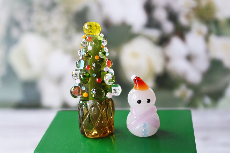 ガラスに閉じ込めたクリスマスの朝】ミニチュアツリーと雪だるま