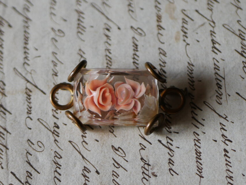 ピンクローズ　ルーサイト　ブローチ　フランスヴィンテージ　ヴィンテージブローチ