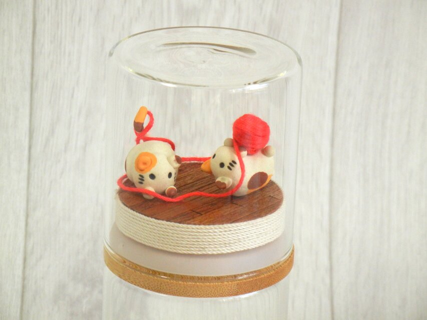 ガラス瓶の中のジオラマ（ネコ・キャット毛糸玉遊び）A