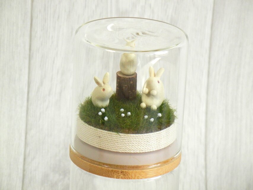 ガラス瓶の中のジオラマ（ウサギ・野原）Ｂ