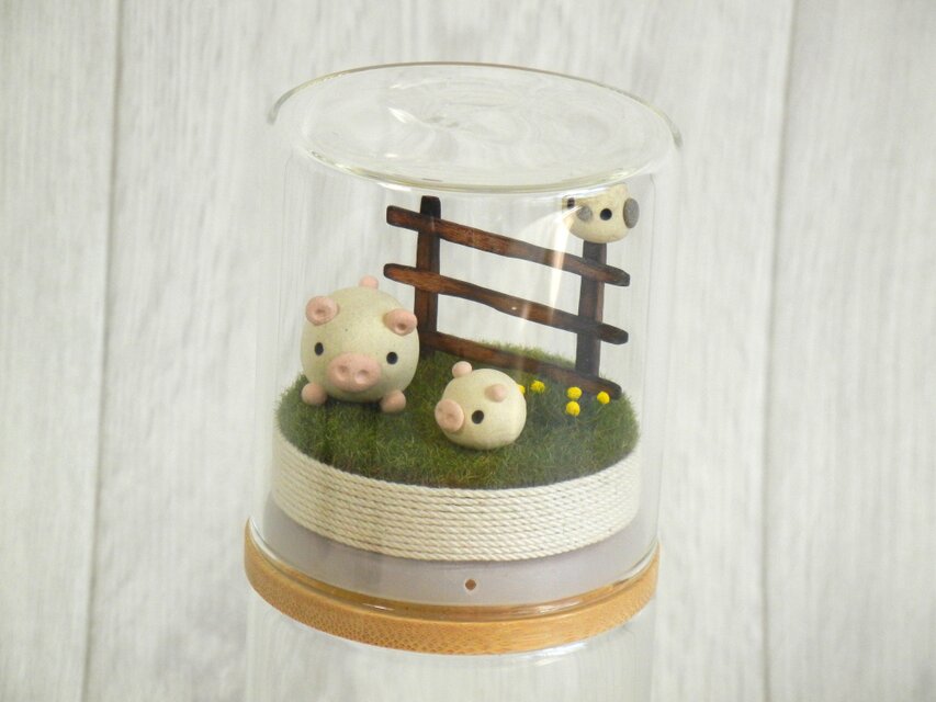 ガラス瓶の中のジオラマ（ブタ・牧場）Ｂ