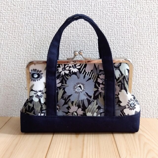 リバティ　トートバッグ型　大きめがま口ポーチ　16.5cm口金　通帳ケース　お薬手帳ケース　花柄　エイブリ　491