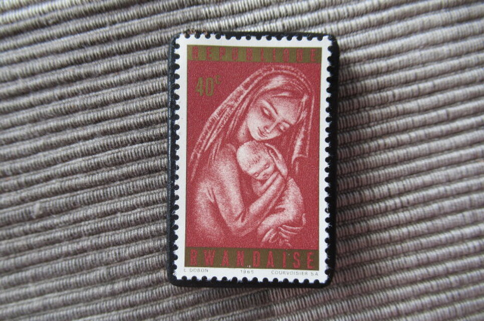 ウガンダ　クリスマス切手ブローチ10617