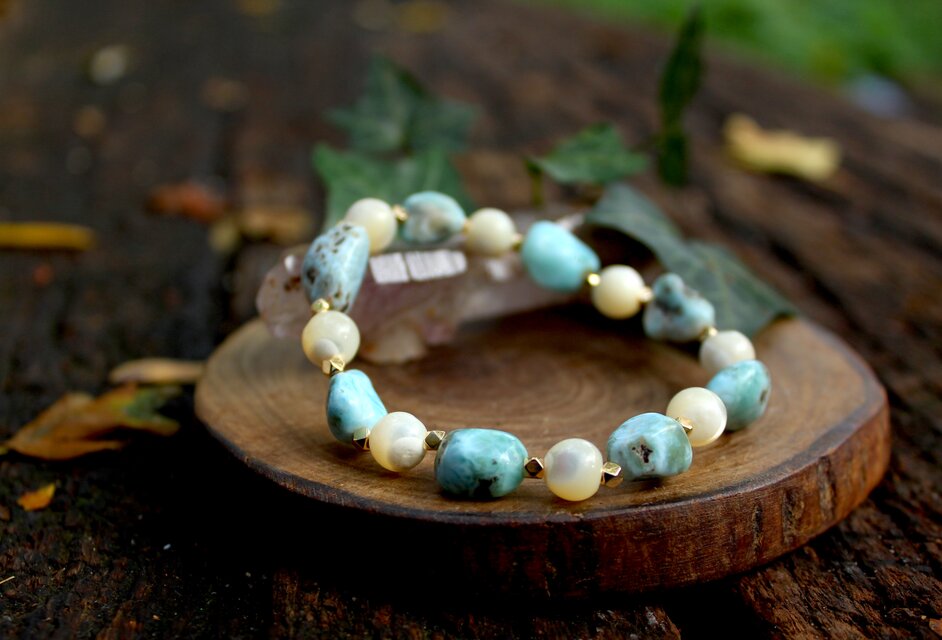 ラリマー、マザーオブパール 　愛情、慈愛、優しさ、癒し、母性愛の象徴とされる海のエネルギー