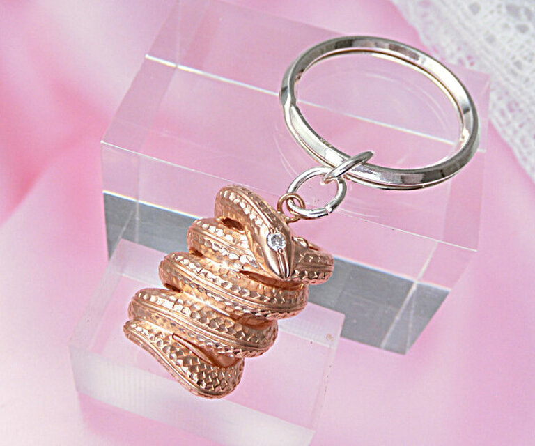 銀製ピンクゴールド仕上【蛇】のキーホルダー　/天然ダイヤモンド（４月の誕生石）【あなたの誕生石もセットできます。】