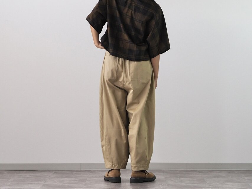 Fika　カーキベージュサイズ2 サーカスパンツ Fika カーキベージュサイズ2 サーカスパンツ Fika カーキベージュ