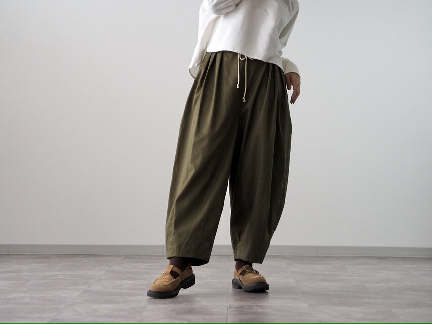 Fika　カーキベージュサイズ2 サーカスパンツ Fika カーキベージュサイズ2 サーカスパンツ Fika カーキベージュ