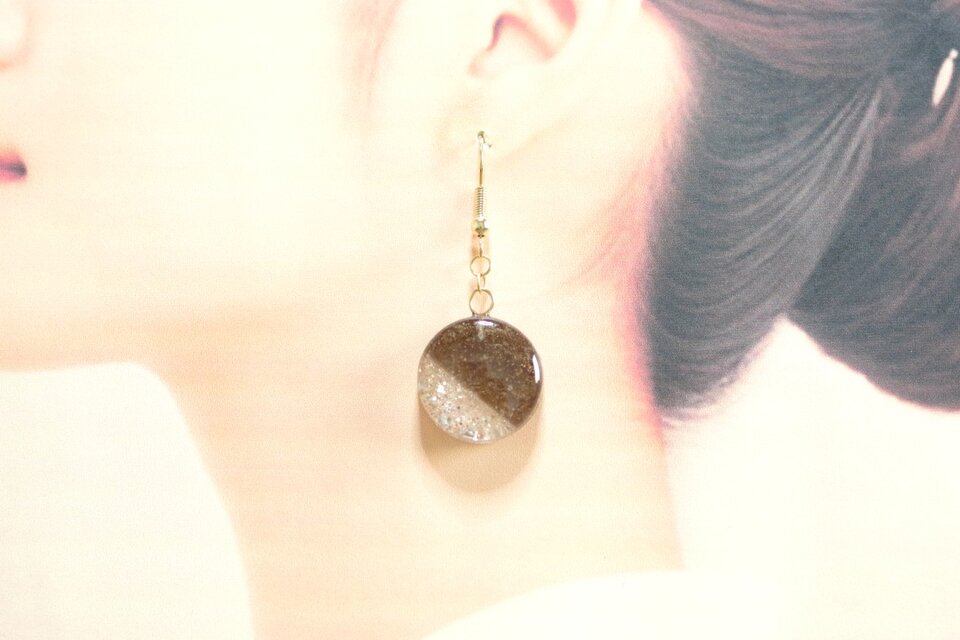 レジンアート　ラウンドピアス〈ブレイクタイム〉