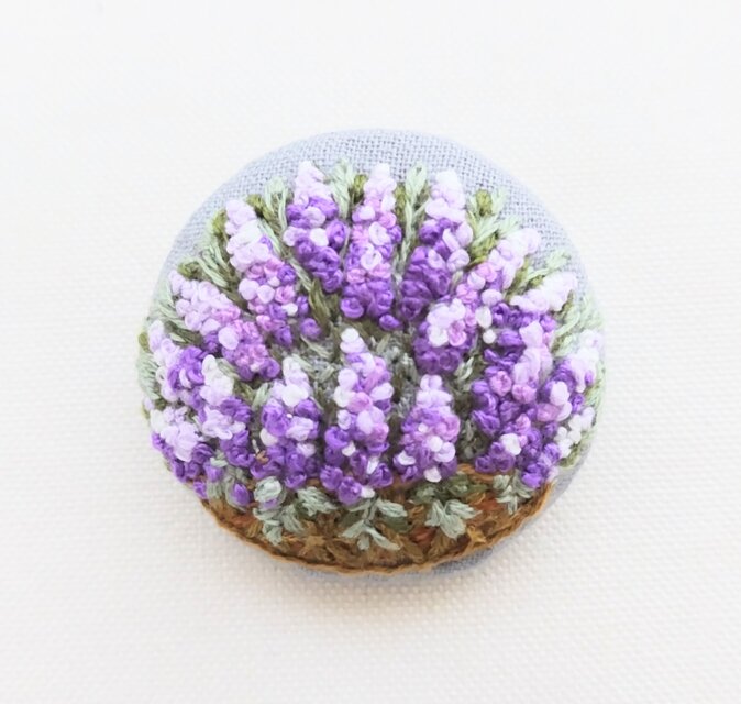 ラベンダーの花カゴ刺繍ブローチ①