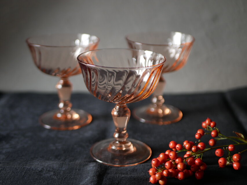 残り→1 ピンクのシャンパングラス　フランスヴィンテージ　ヴィンテージグラス　