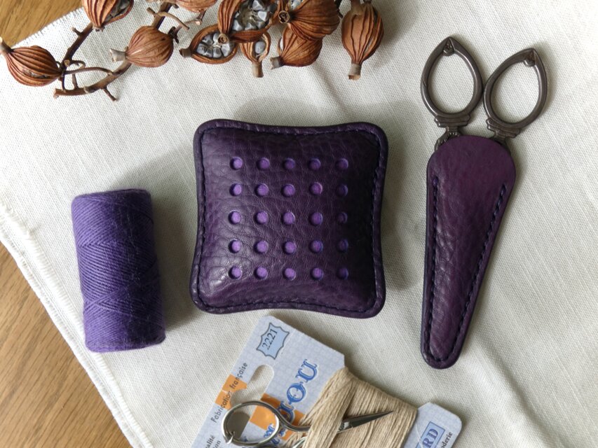 イタリア革のピンクッション／針山／紫 | iichi 日々の暮らしを