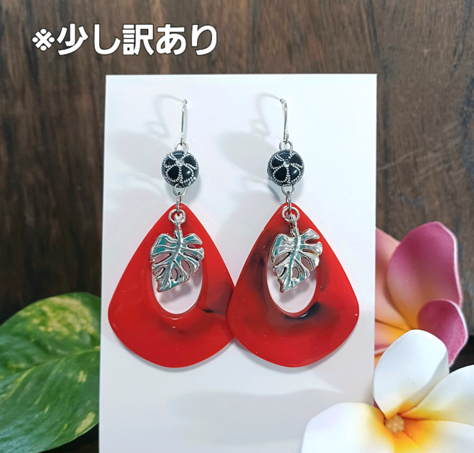 モンステラ大ぶりピアス❀.*･ﾟ マーブルレッド 黒花プルメリア❀ ハンドメイド No.617-B