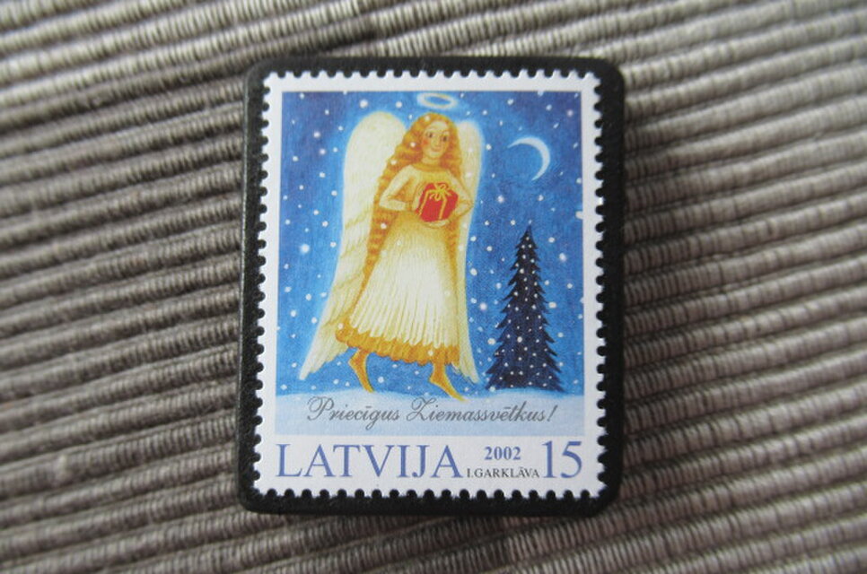ラトビア　クリスマス切手ブローチ10638