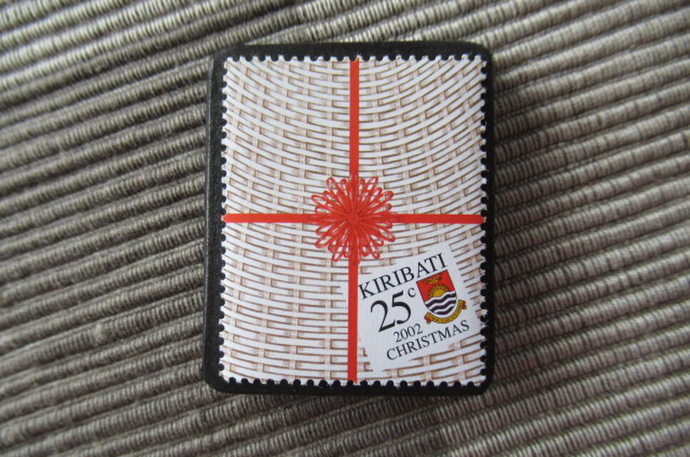 キリバス　クリスマス切手ブローチ10639