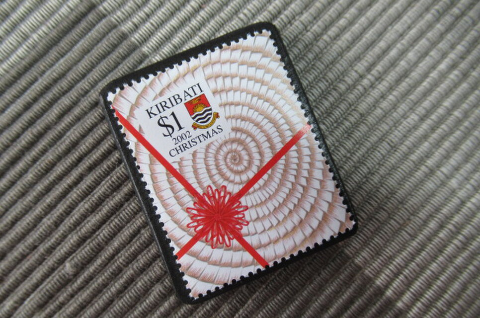 キリバス クリスマス切手ブローチ10642 | iichi 日々の暮らしを