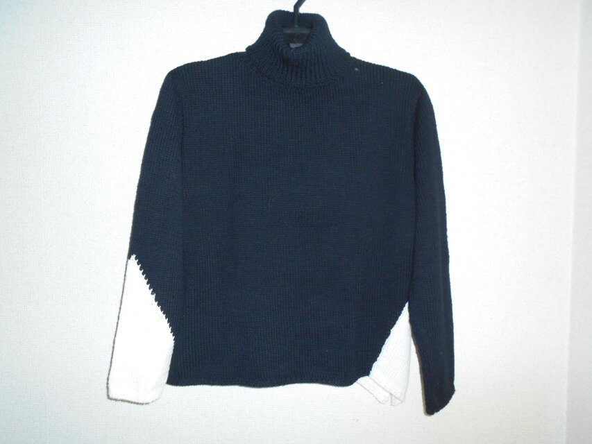 白と黒のデザインセーター