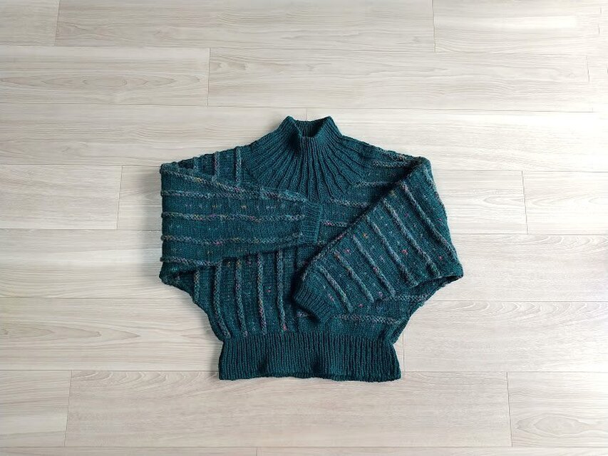 ドルマン袖　ハイネックセーター