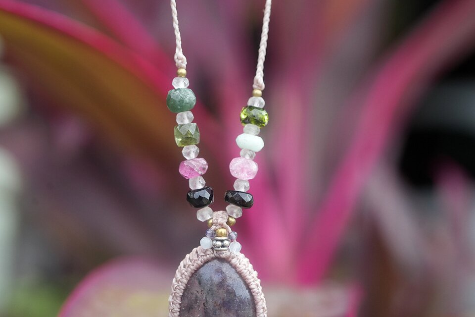 Pinkレッセンス☆アイオライト マクラメネックレス1818 | iichi 日々の