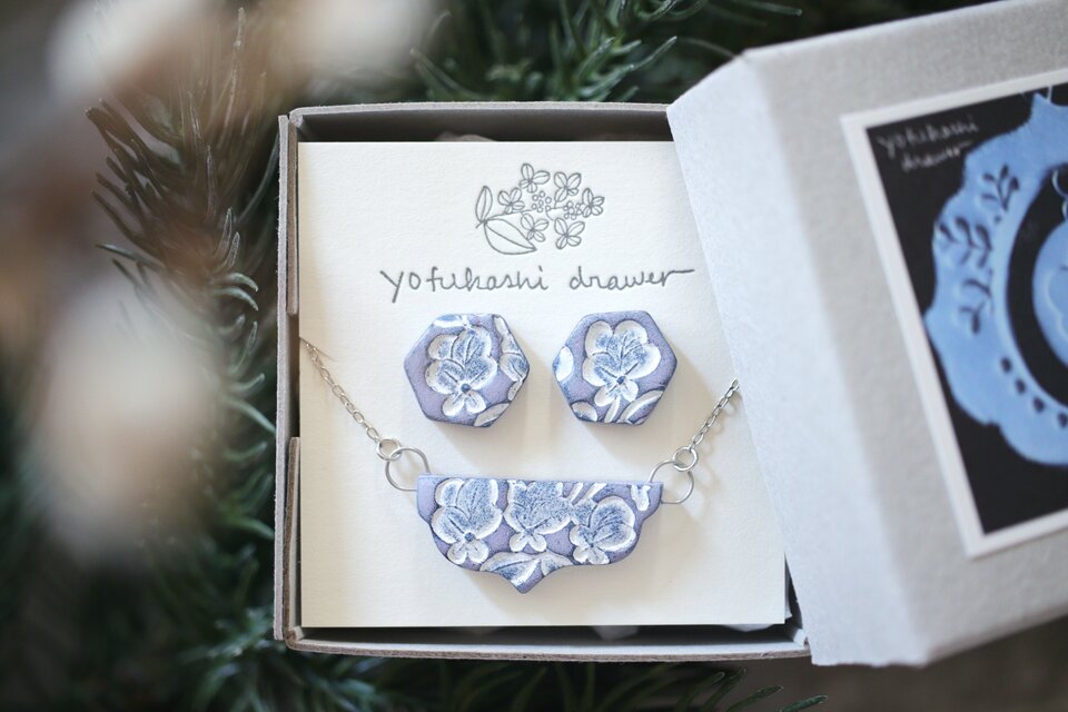 【クリスマス特別作品】: : : 陶土の草花耳かざり・ネックレス : : : 1398