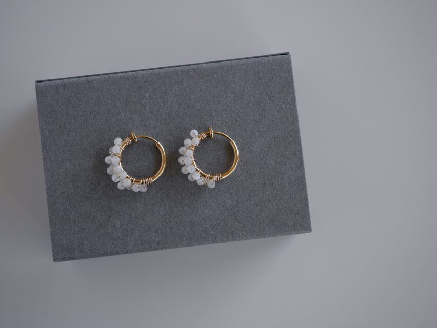マザーオブパールのフープイヤリング