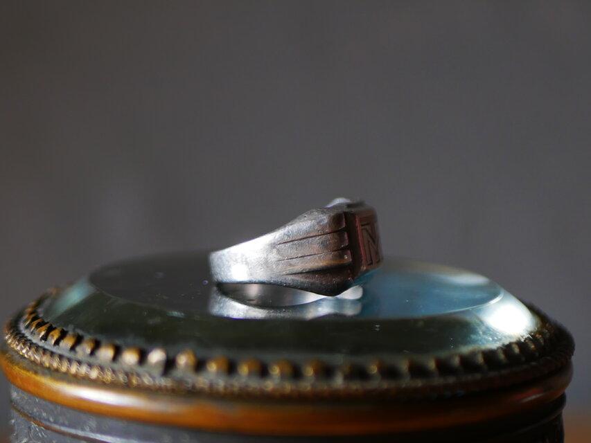 希少　ヴィンテージ　リングアンティーク　シルバー　WWⅡ シグネット　リング 英国製1962年ヴィンテージ スターリングシルバーの存在感あるリング