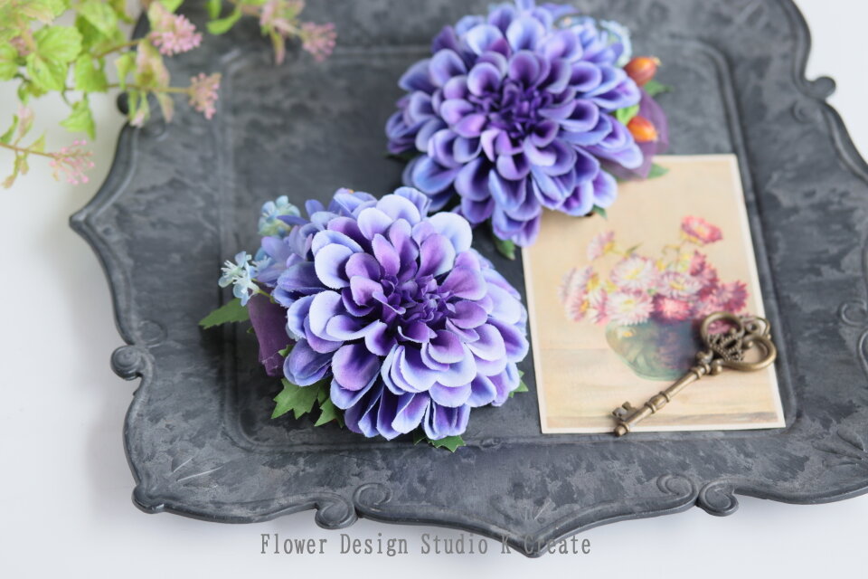 青い薔薇とタッセルのヘアクリップ 髪飾り 青 ブルー タッセル