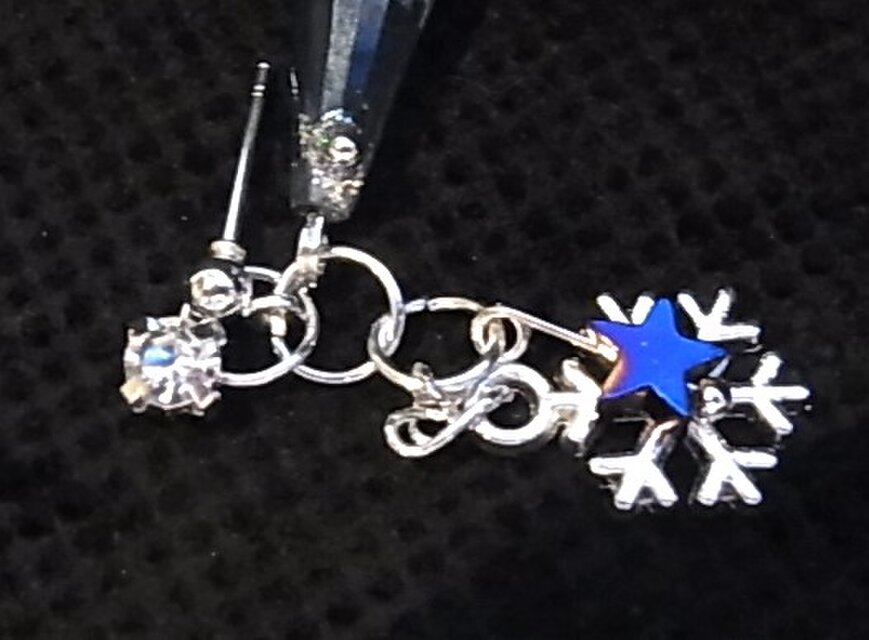 ハンドメイド 星と雪の結晶 ピアス ハンドメイド 星と雪の結晶 ピアス ハンドメイド 星と雪の結晶 ピアス